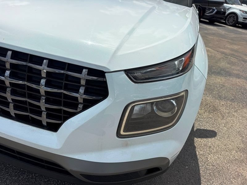Used 2023 Hyundai Venue SEL FWD image 11