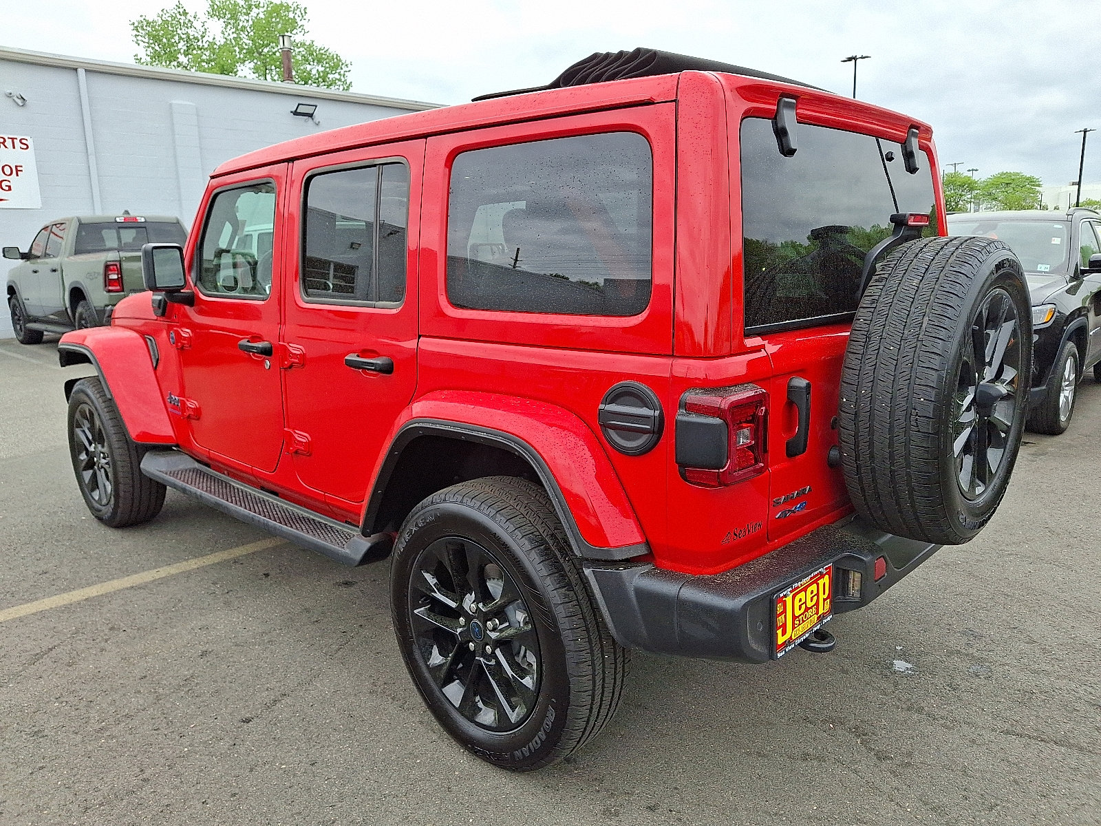 Certified 2025 Jeep Wrangler Unlimited Sahara w/ Safety Group AWD/4WD image 4