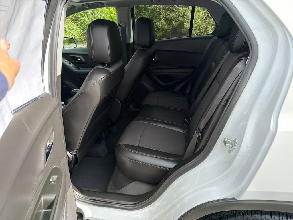 Used 2020 Chevrolet Trax LT w/ Sun & Sound Package FWD image 22