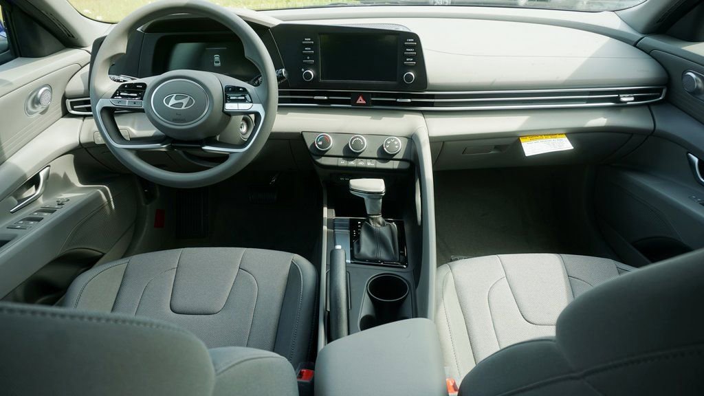 Used 2024 Hyundai Elantra SE image 10