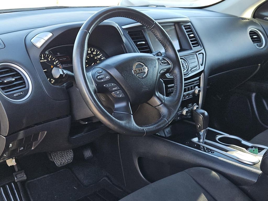 Used 2020 Nissan Pathfinder SV image 23
