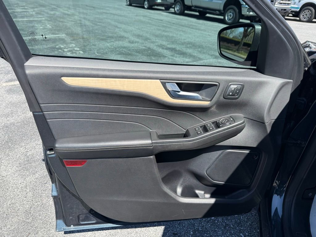 Certified 2022 Ford Escape Titanium w/ Titanium Elite Package image 12