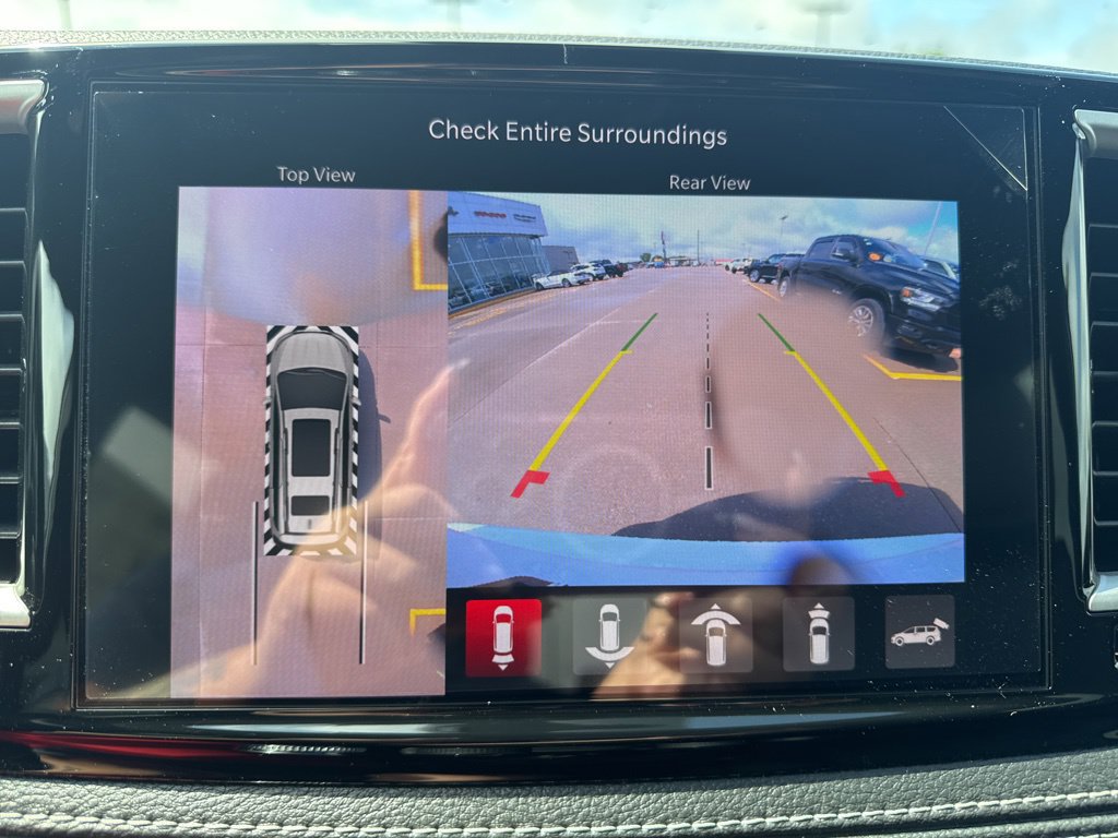 New 2027 Chrysler Pacifica Select w/ Family Tech Group AWD/4WD image 9