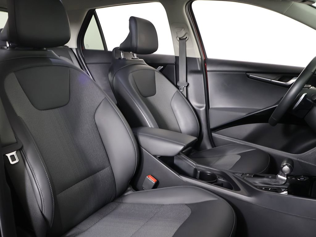 Used 2023 Kia Niro EX Touring image 31