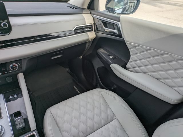 Used 2024 Mitsubishi Outlander SEL AWD/4WD image 17