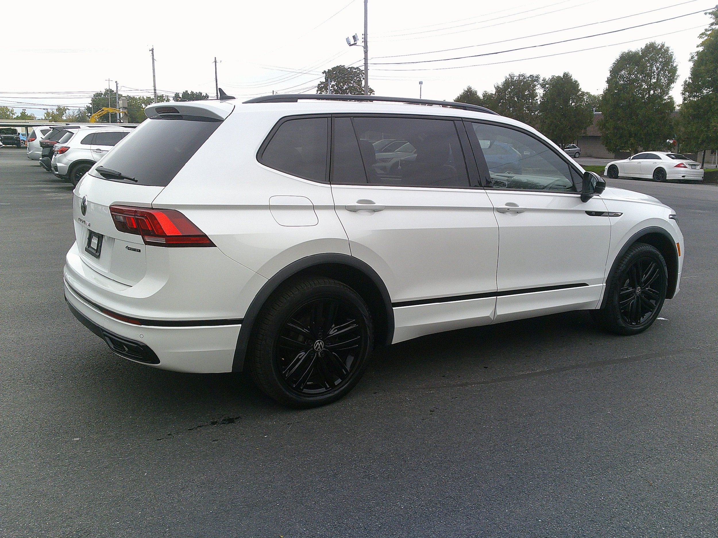 Used 2022 Volkswagen Tiguan SE R-Line AWD/4WD image 7