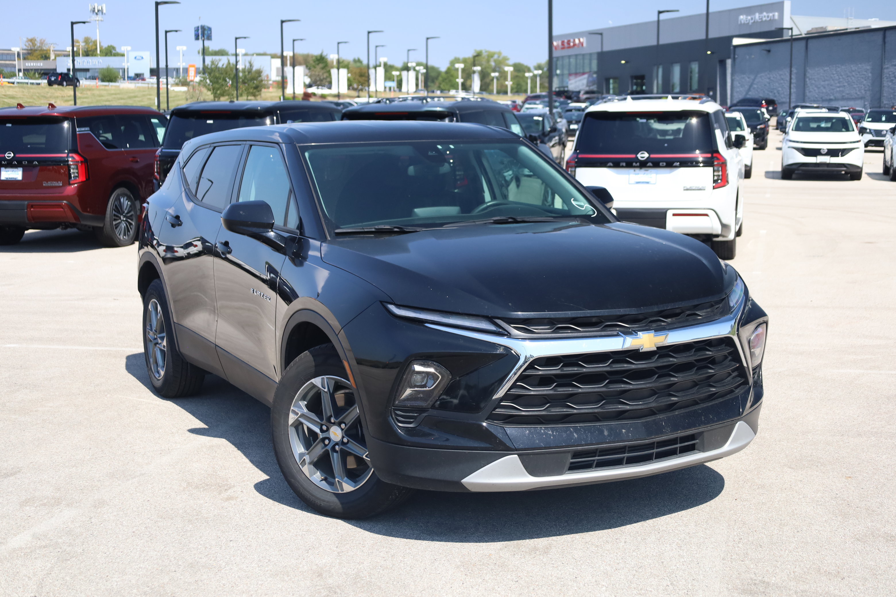Used 2025 Chevrolet Blazer LT FWD image 2