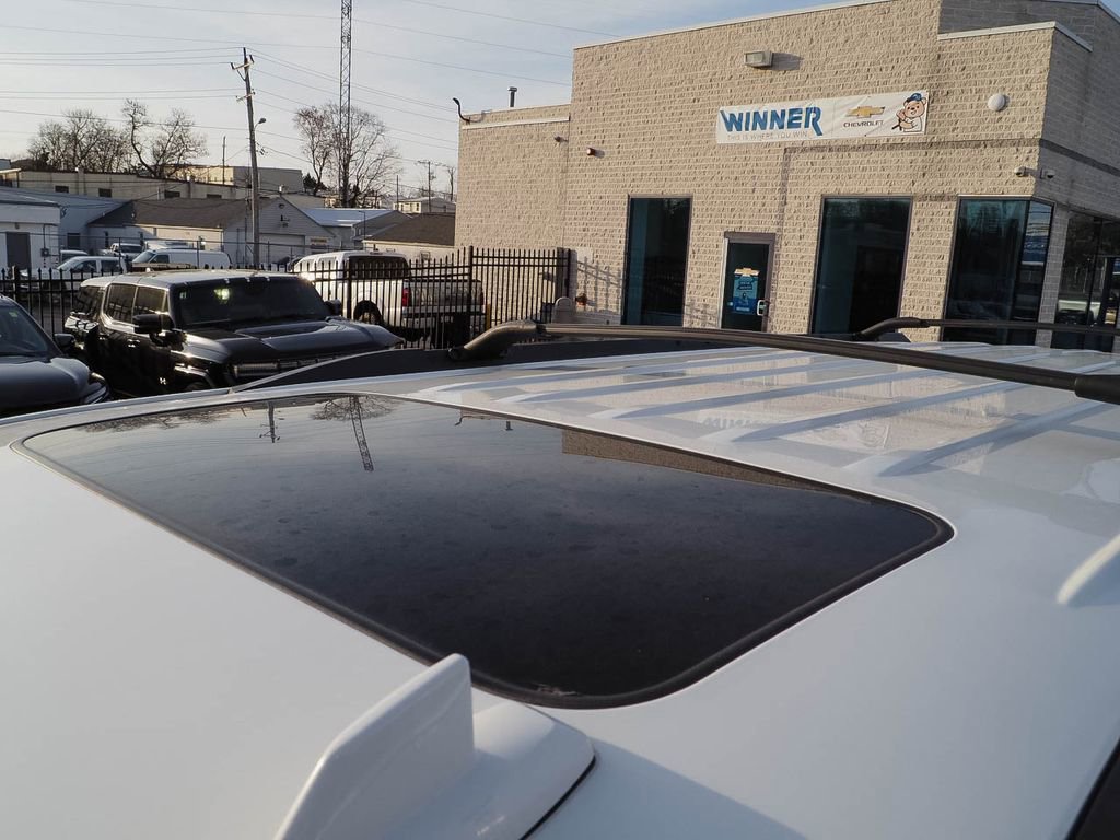 Used 2017 GMC Yukon XL SLT w/ Open Road Package image 11