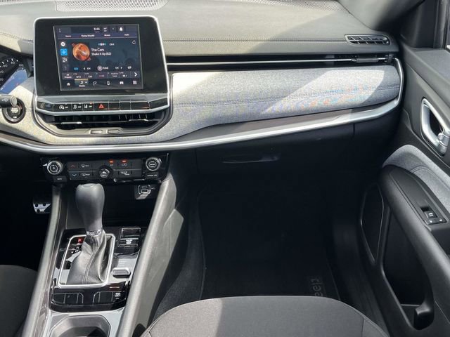 Used 2025 Jeep Compass Sport image 18