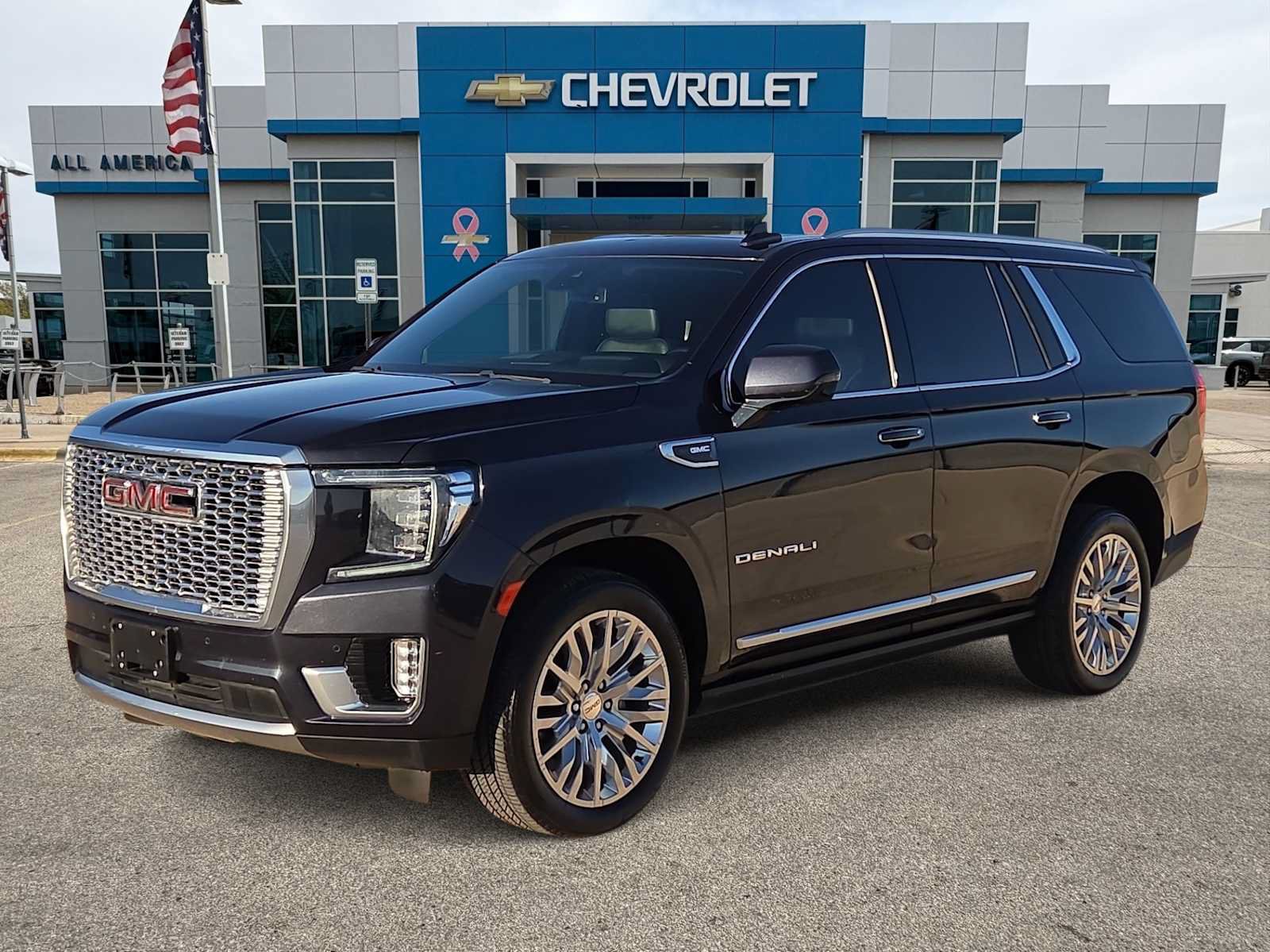 Used 2023 GMC Yukon Denali AWD/4WD image 1
