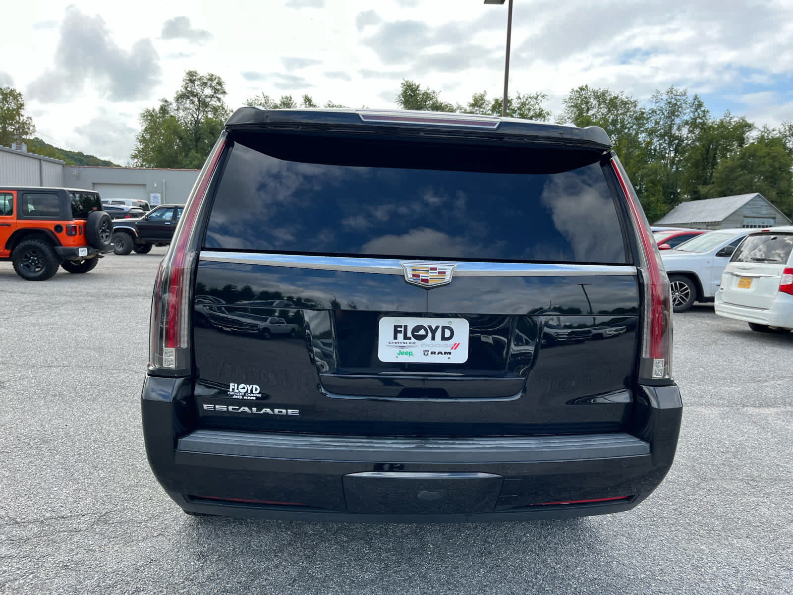 Used 2018 Cadillac Escalade 4WD image 4