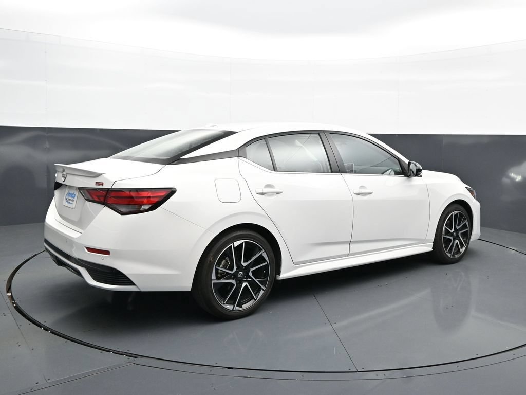 Used 2025 Nissan Sentra SR FWD image 5