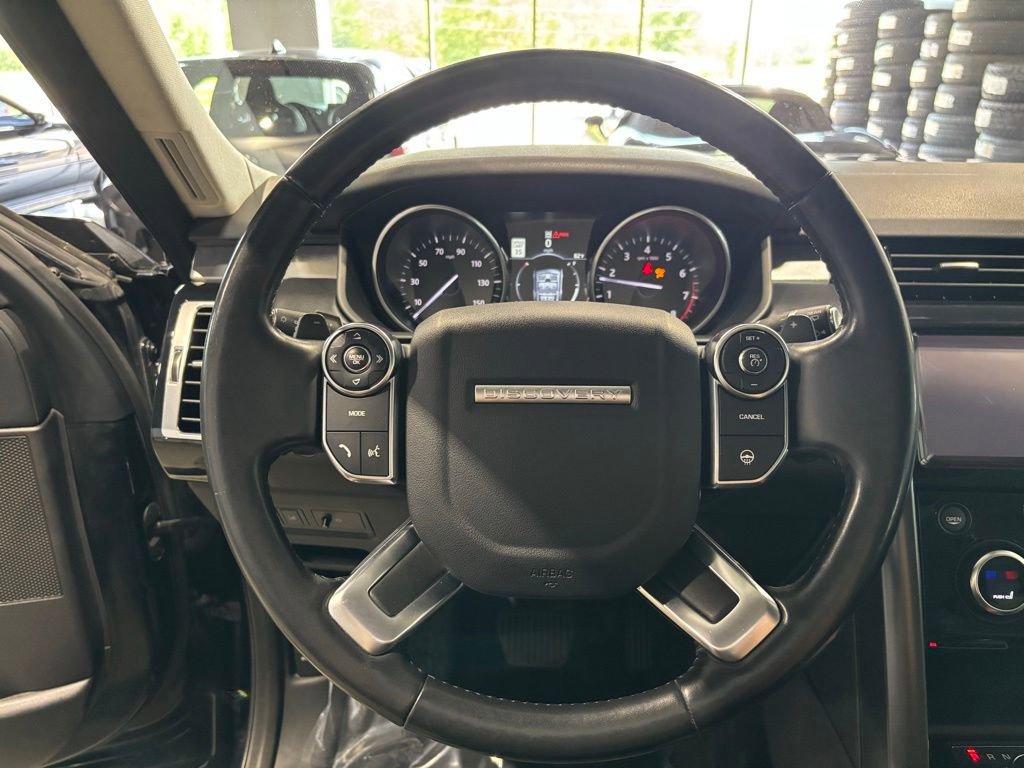 Used 2017 Land Rover Discovery First Edition AWD/4WD image 12