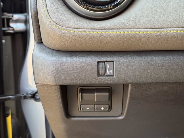 Used 2026 Chevrolet Colorado ZR2 w/ Technology Package AWD/4WD image 10