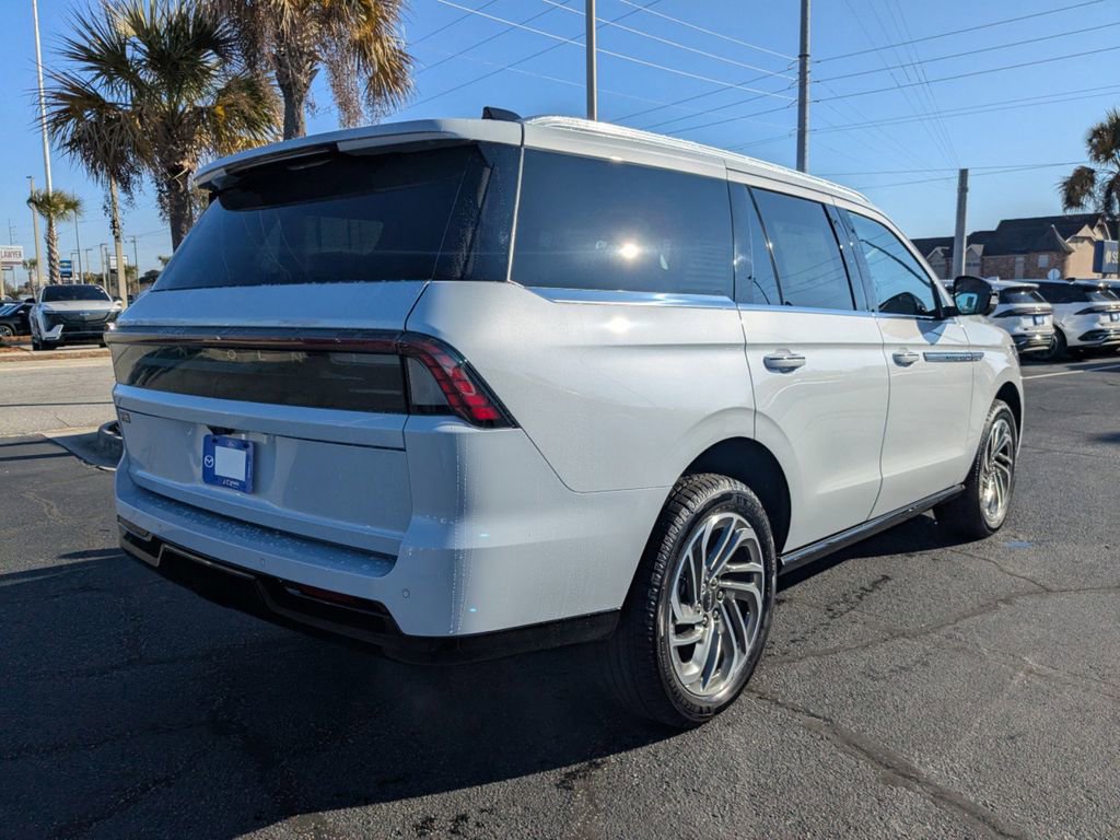 New 2026 Lincoln Navigator Reserve image 4