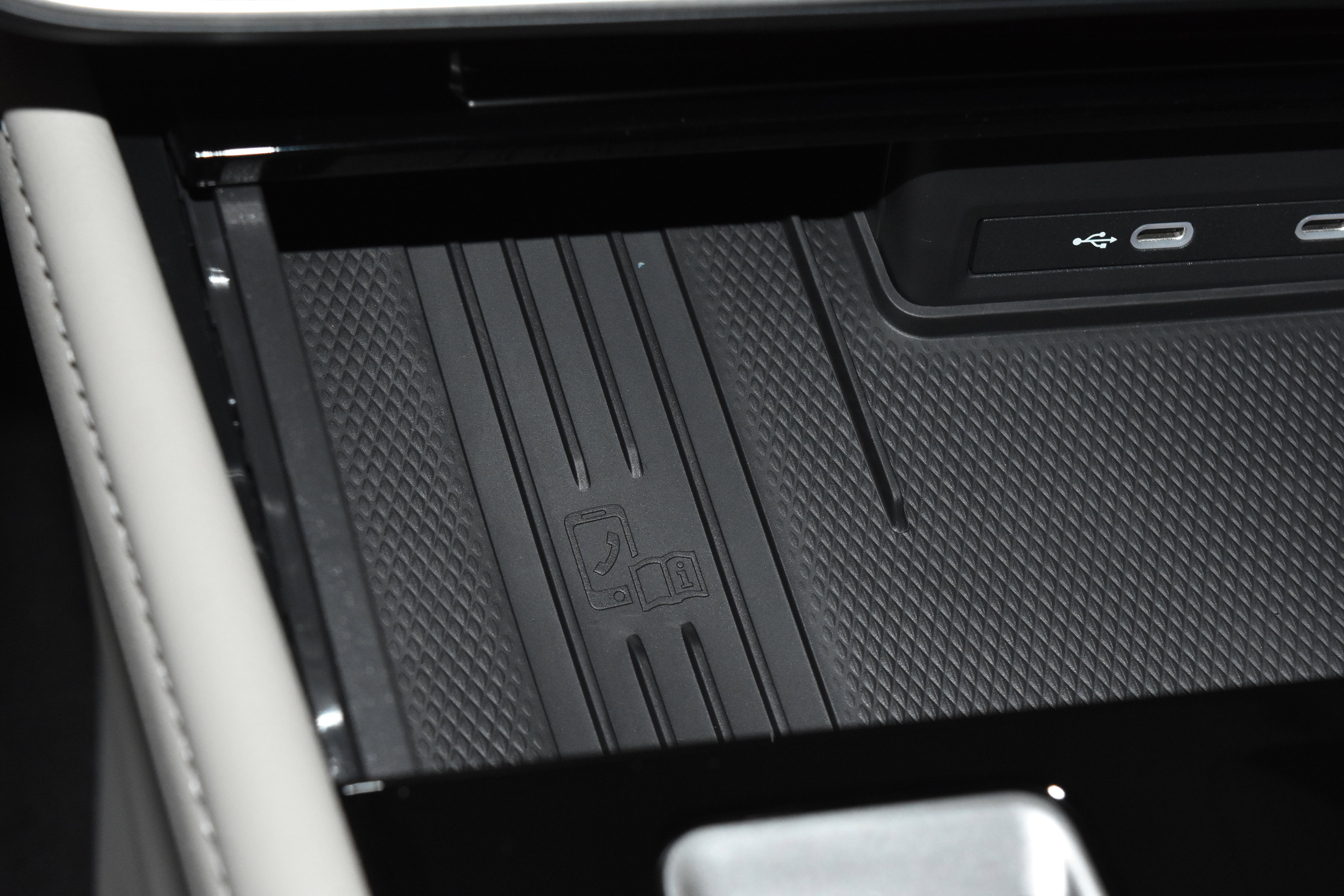New 2026 Volkswagen Atlas SE FWD image 12