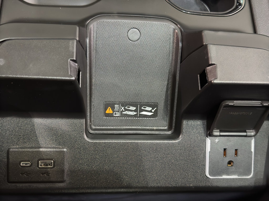 Used 2025 GMC Sierra 1500 AT4 w/ AT4 Premium Package AWD/4WD image 36