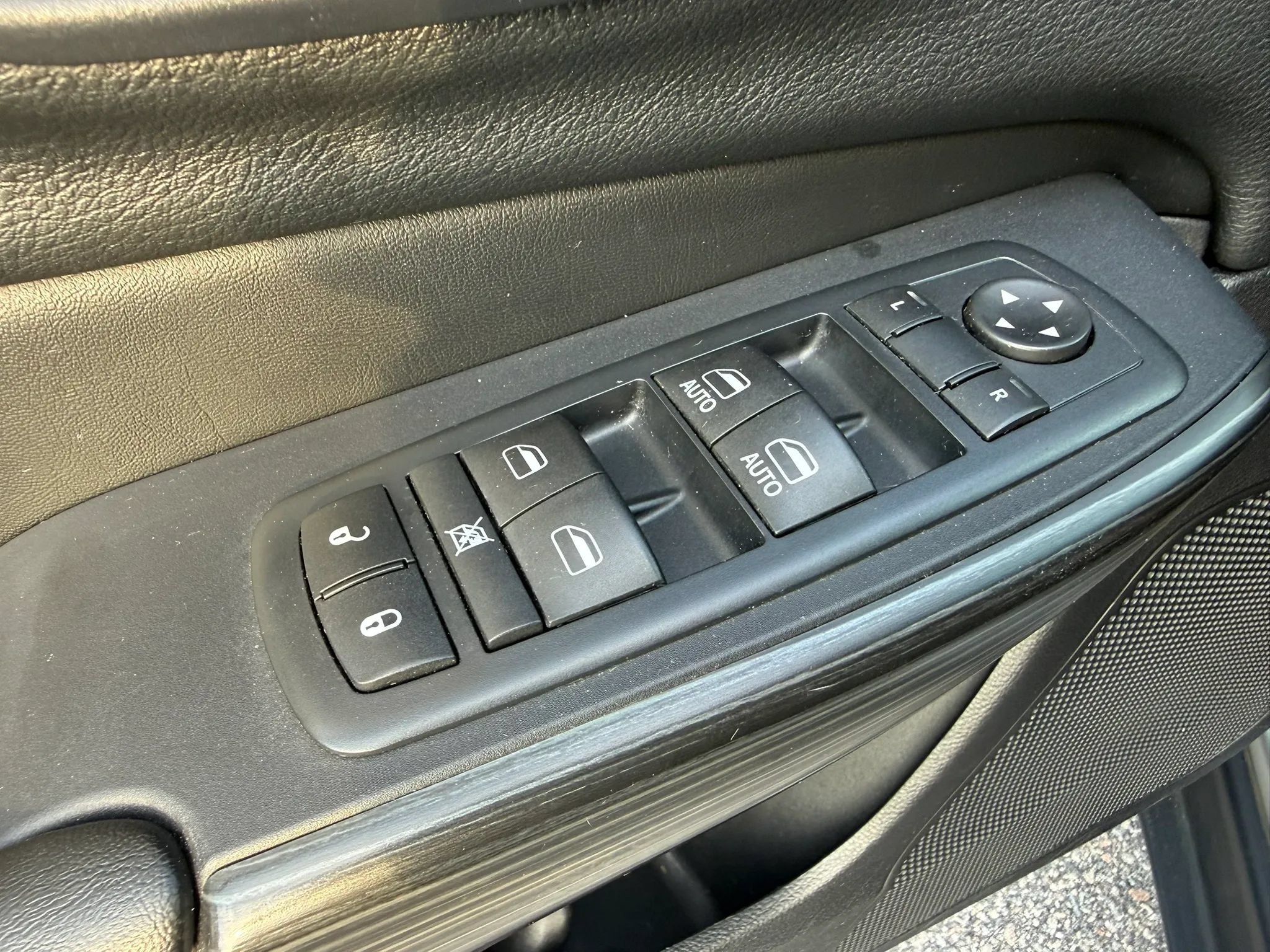 Used 2016 Jeep Cherokee Limited AWD/4WD image 35