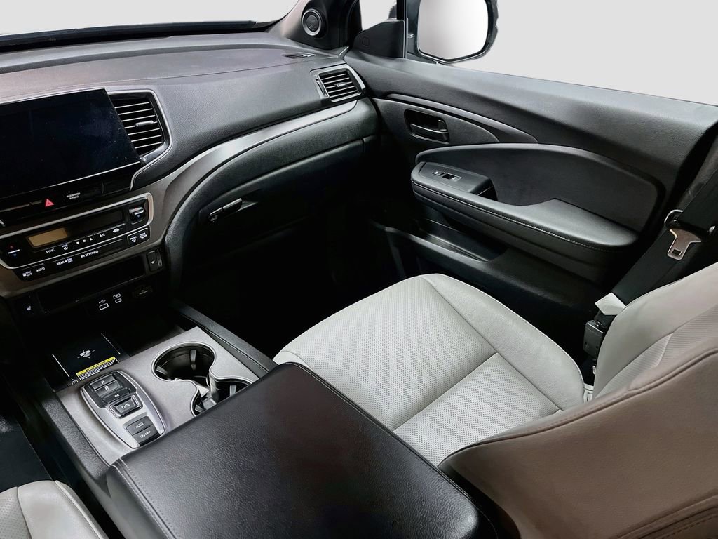 Used 2025 Honda Passport EX-L image 24