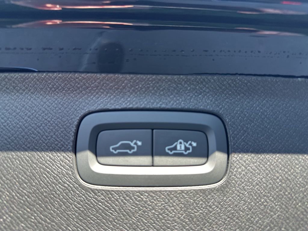 New 2026 Volvo XC90 B6 Plus w/ Protection Package Premier image 40