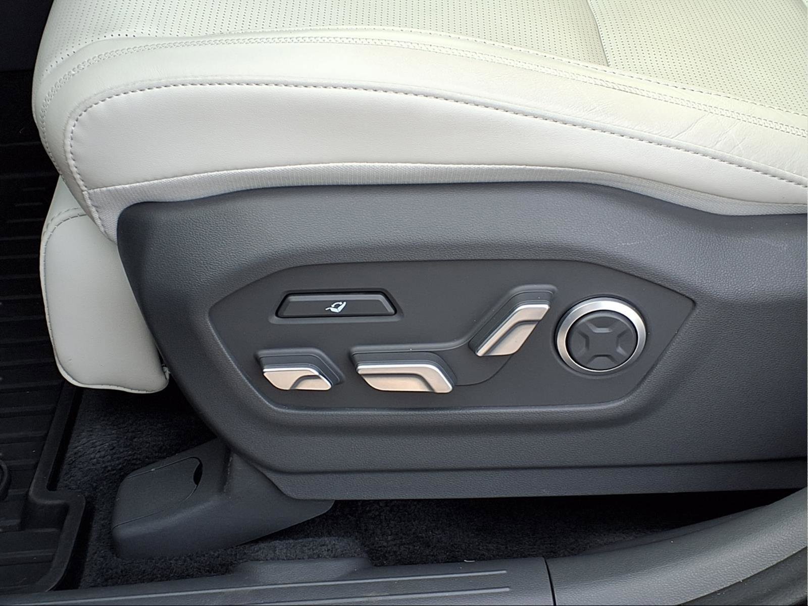 Used 2025 Hyundai Santa Fe Calligraphy image 21