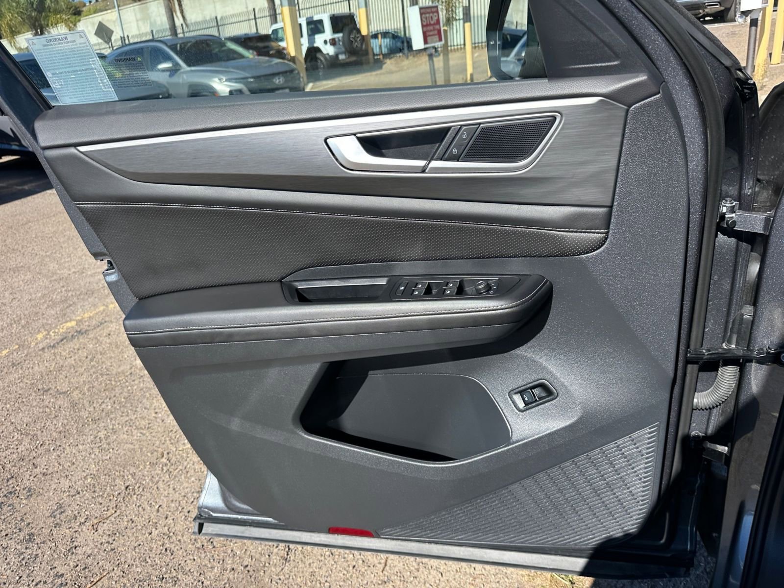 Used 2025 Volkswagen Atlas Cross Sport SE image 20