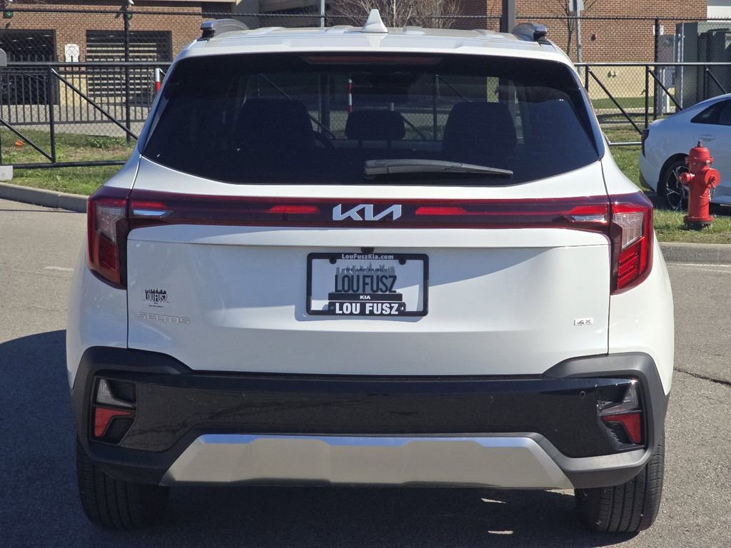 Used 2025 Kia Seltos EX image 16