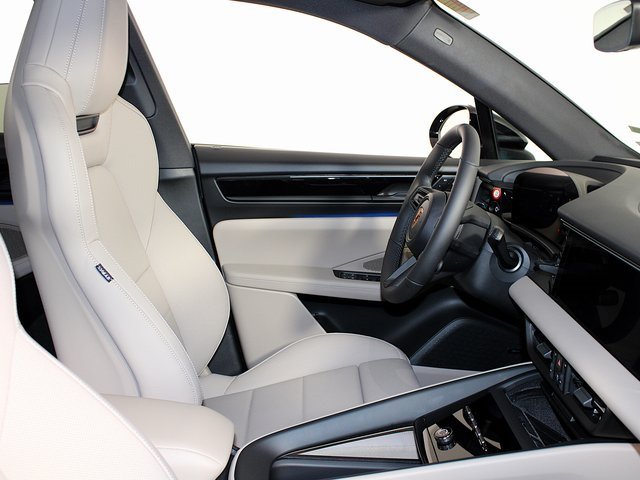 New 2026 Porsche Cayenne E-Hybrid Coupe AWD/4WD image 31