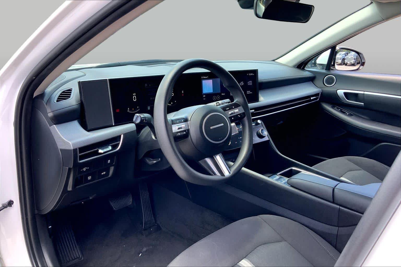 Used 2025 Hyundai Sonata SEL FWD image 16