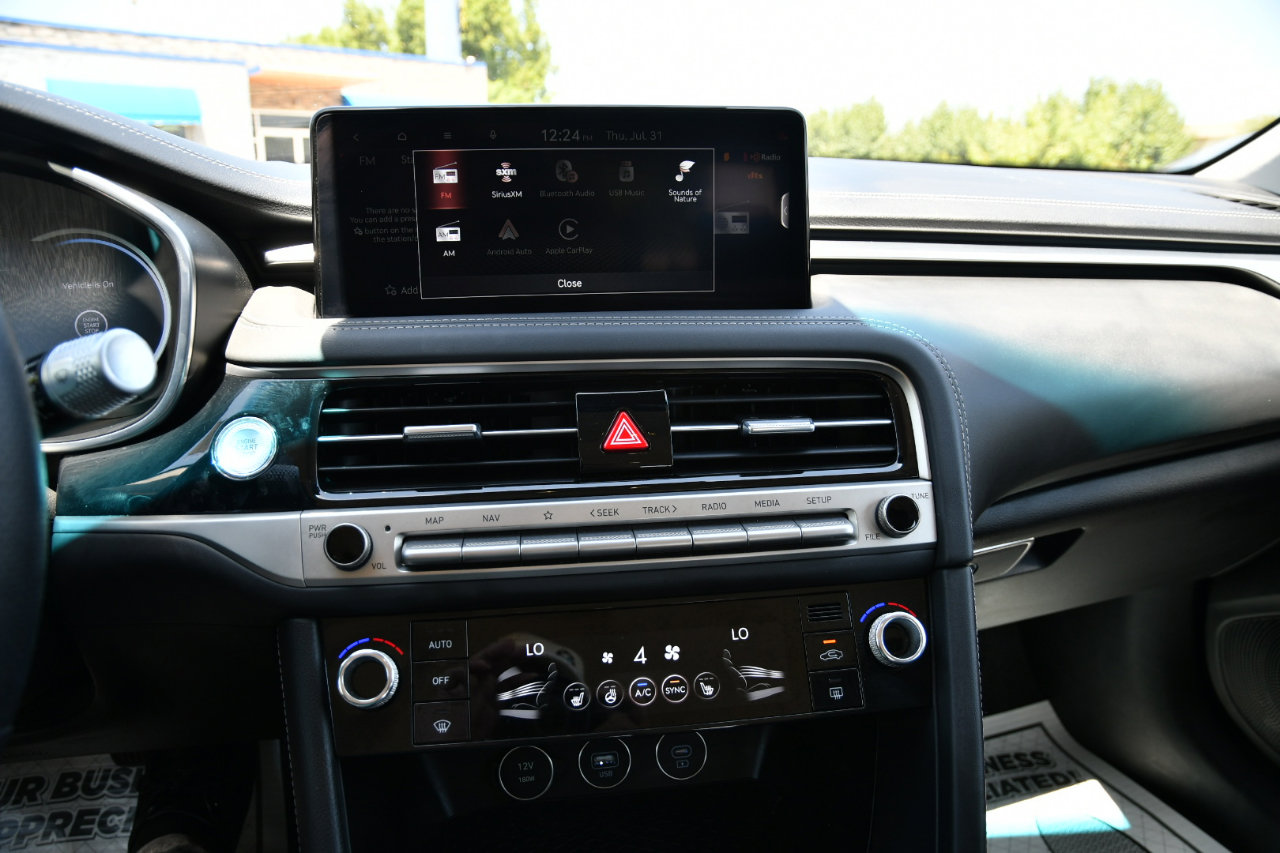 Used 2025 Genesis G70 2.5T image 18