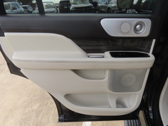 Used 2020 Lincoln Navigator Black Label AWD/4WD image 18