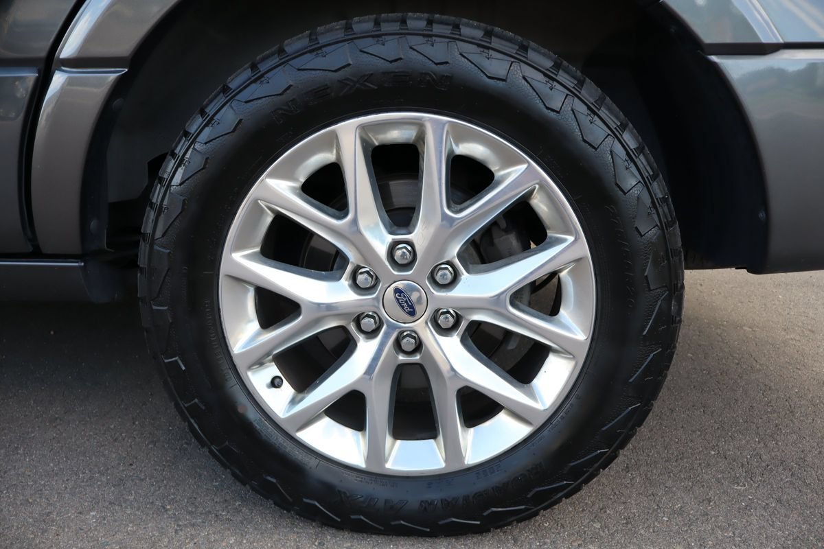 Used 2015 Ford Expedition Limited w/ Equipment Group 301A AWD/4WD image 44
