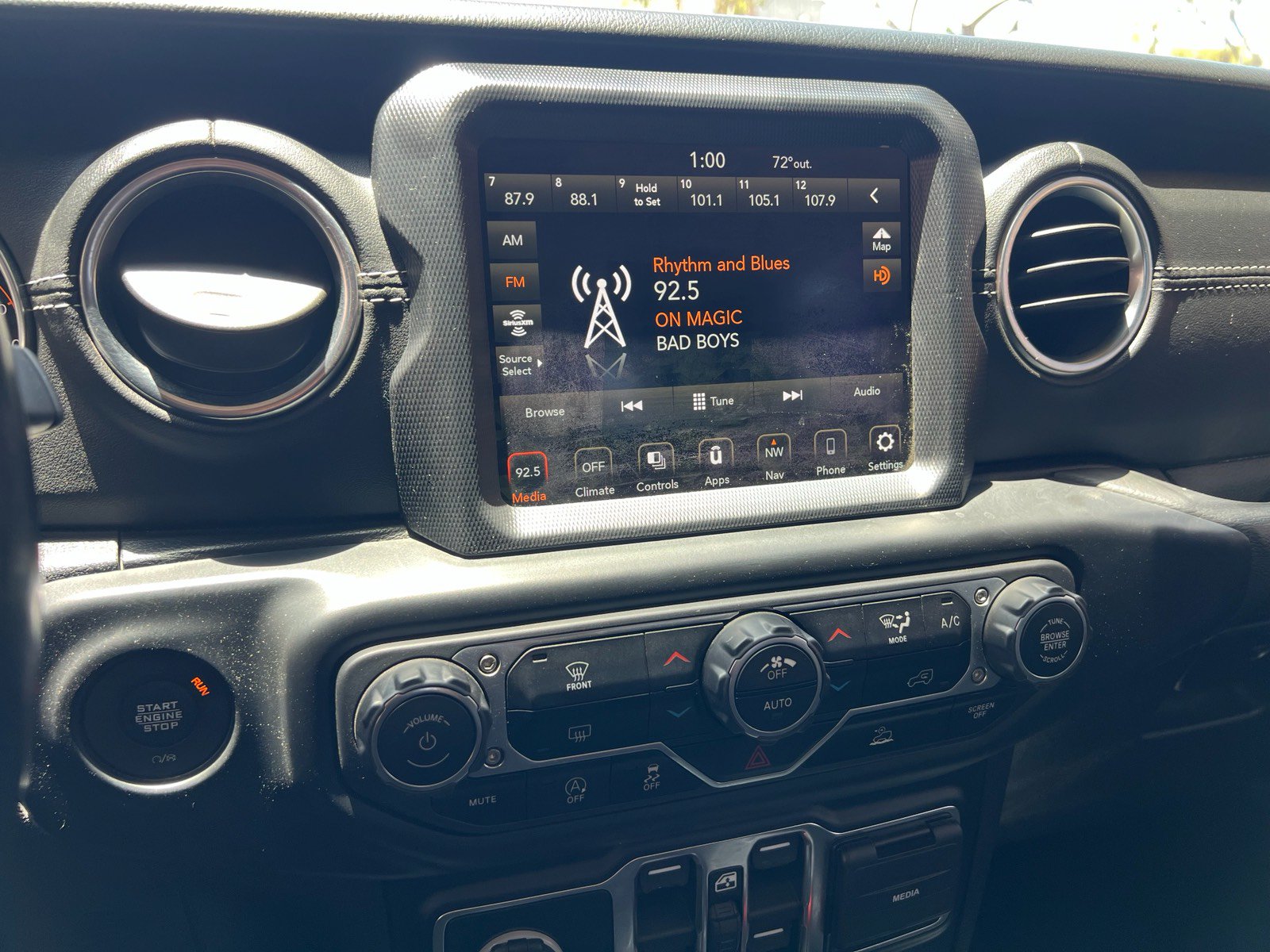 Used 2020 Jeep Gladiator Overland AWD/4WD image 24