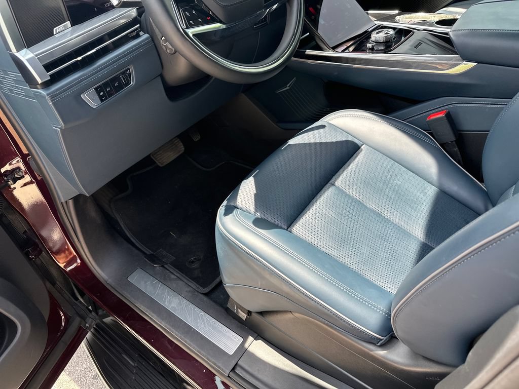 Used 2025 Cadillac Escalade IQ Luxury 2 w/ LPO, Premium Carpet Package AWD/4WD image 20