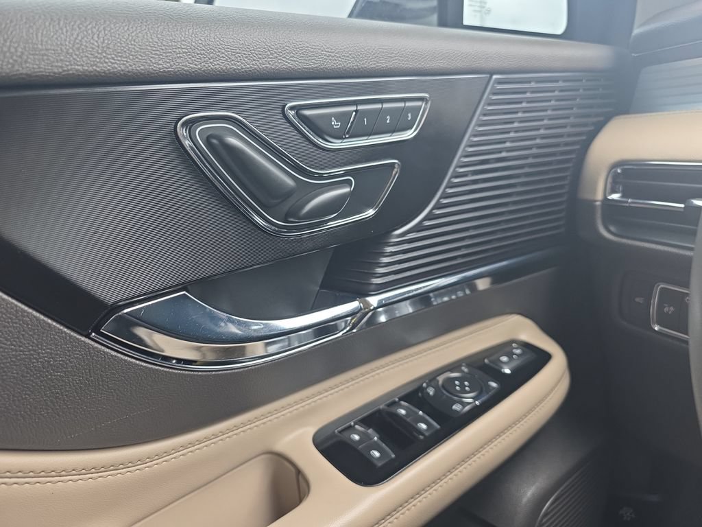 Used 2022 Lincoln Corsair AWD w/ Equipment Group 101A image 26