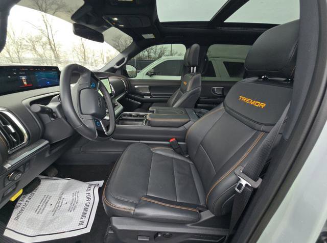 Used 2025 Ford Expedition Tremor image 2