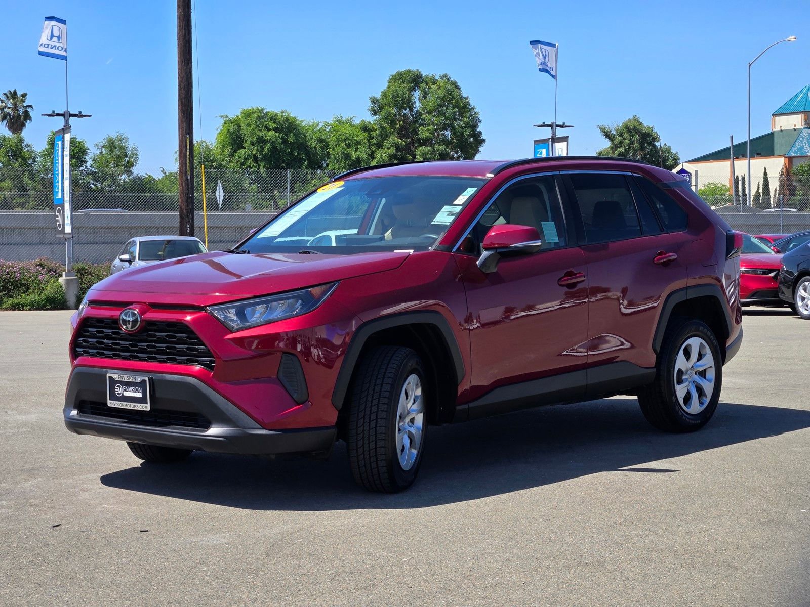 Used 2021 Toyota RAV4 LE FWD image 3