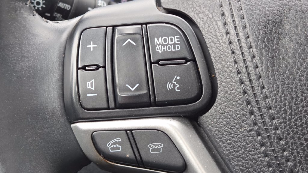 Used 2016 Toyota Highlander Limited AWD/4WD image 29