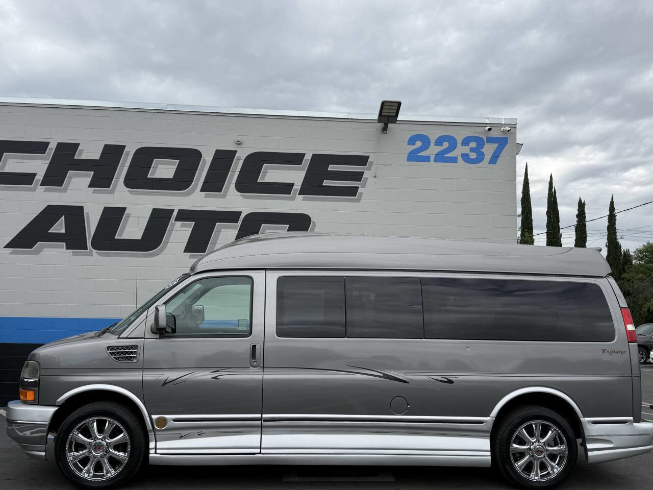 Used 2010 Chevrolet Express 2500 Extended w/ Preferred Equipment Group RWD image 31