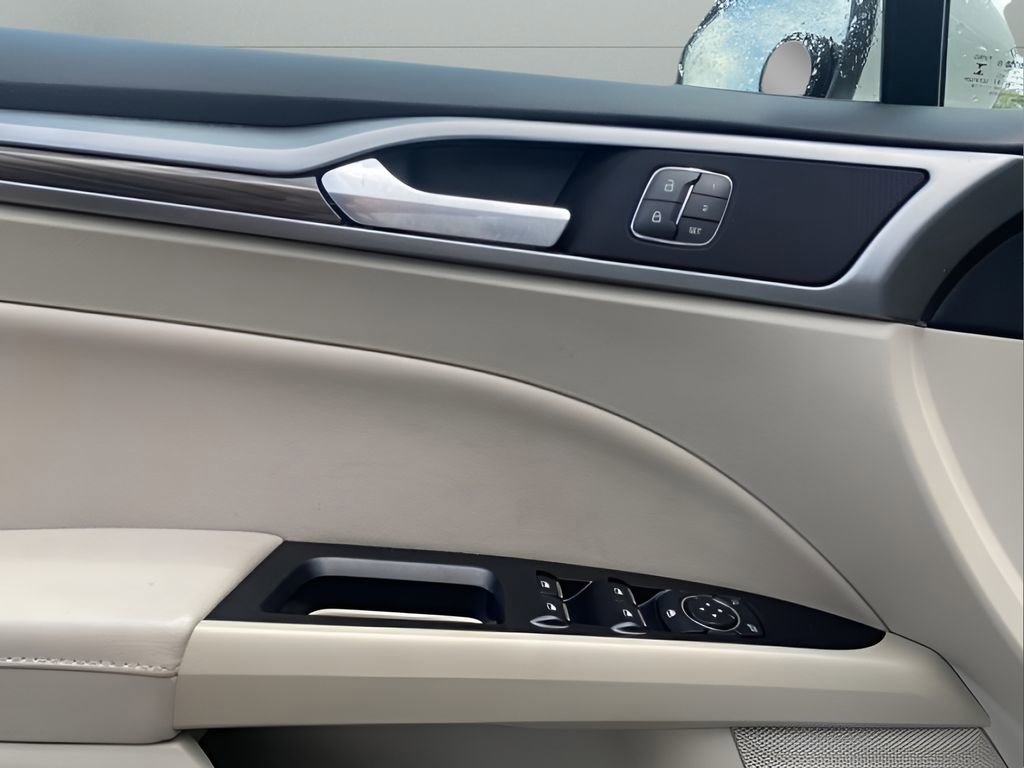 Used 2019 Ford Fusion SEL image 22