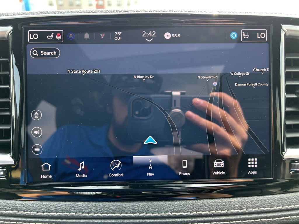 Used 2024 Chrysler Pacifica Premium FWD image 35