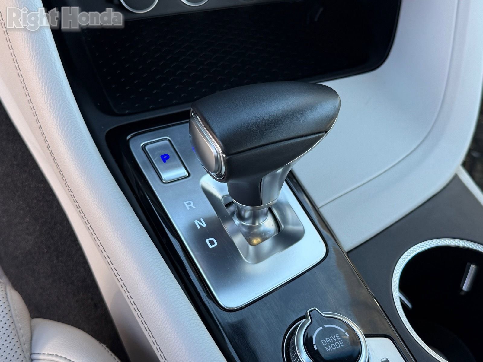 Used 2025 Genesis G70 2.5T image 27