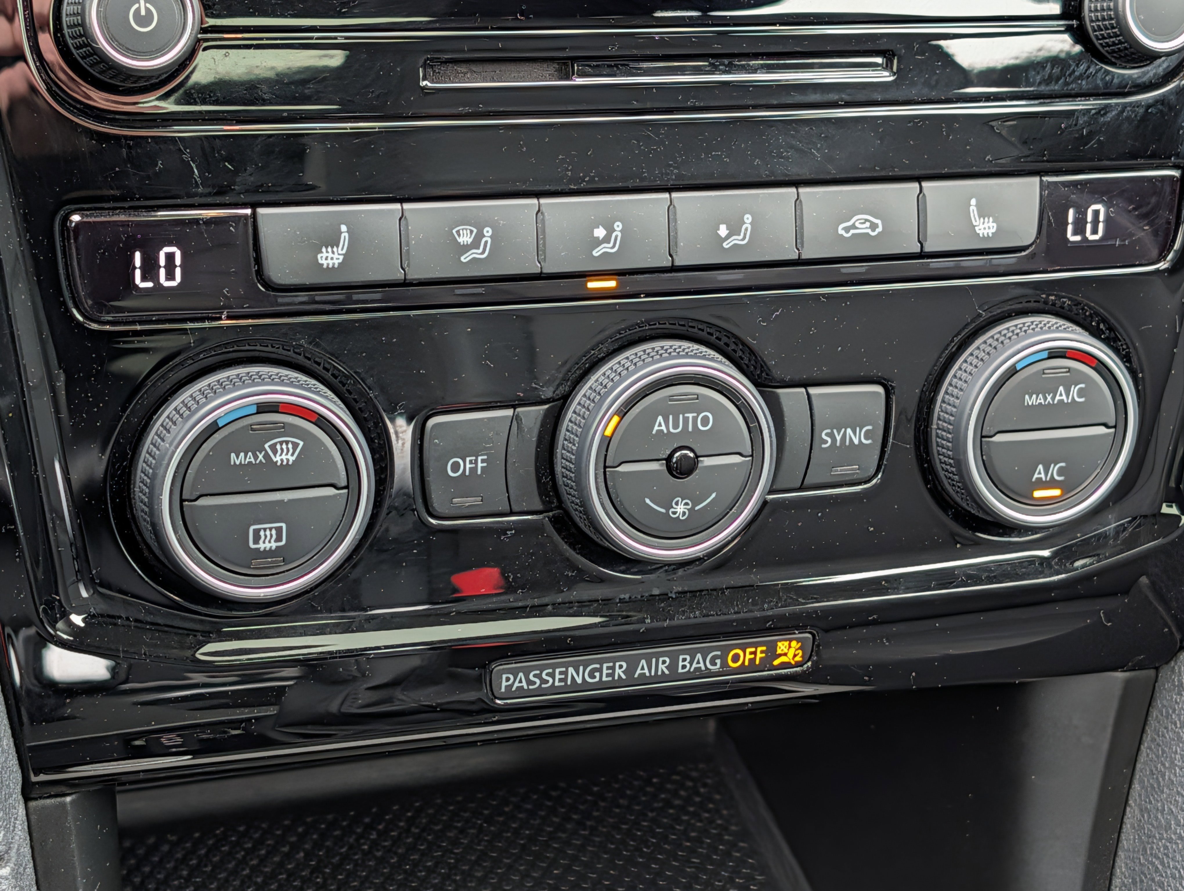 Used 2021 Volkswagen Passat 2.0T SE FWD image 23