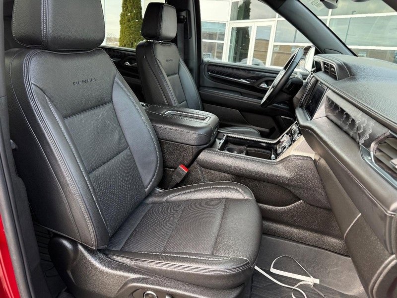 Used 2023 GMC Yukon XL Denali image 11