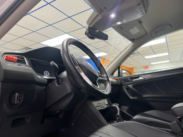 Used 2024 Volkswagen Tiguan SE AWD/4WD image 19