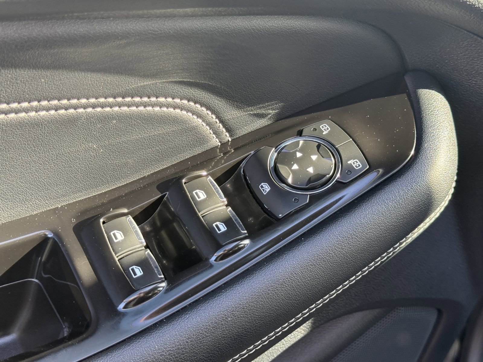 Used 2020 Ford Edge Titanium image 16