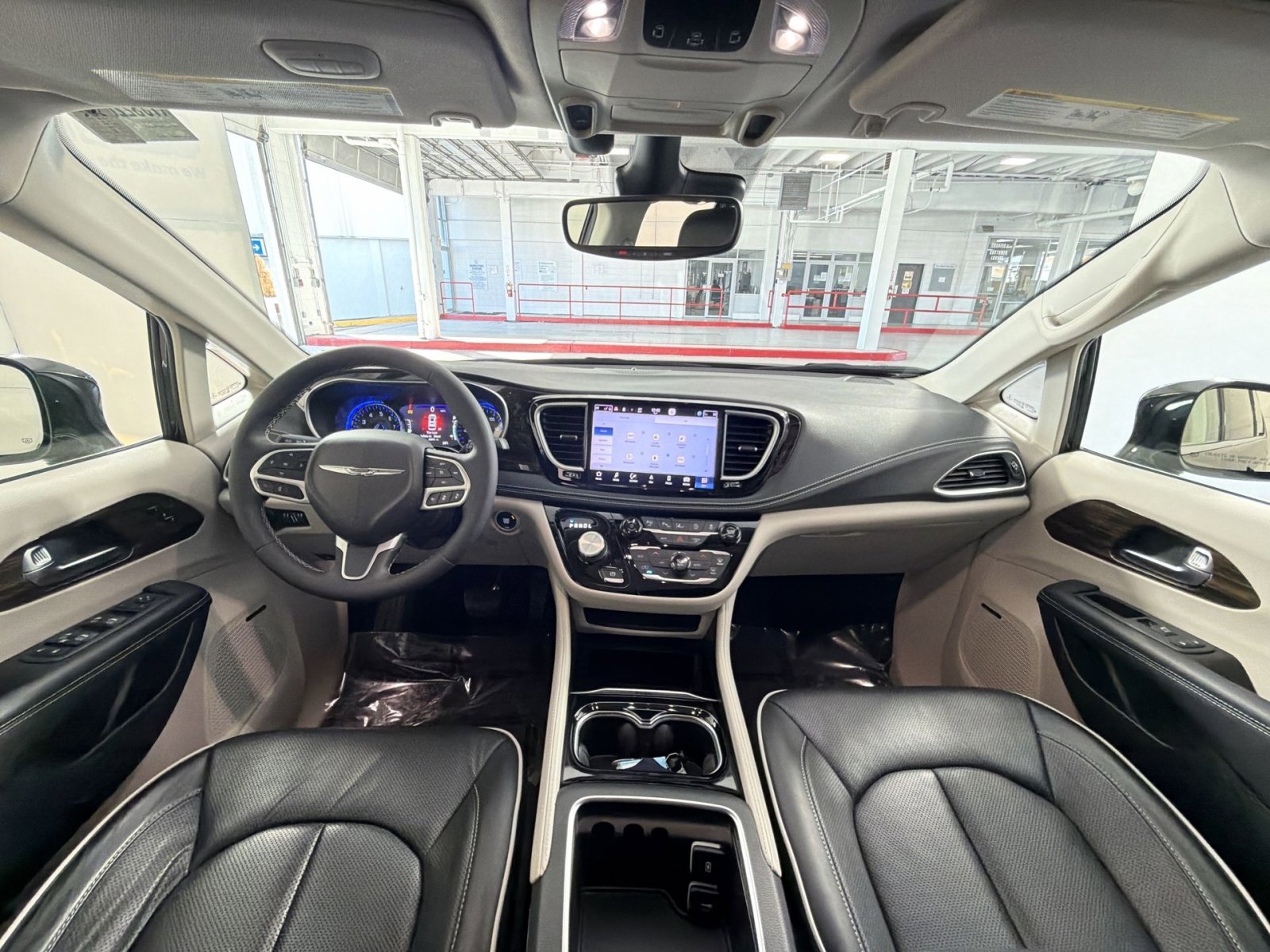 Used 2022 Chrysler Pacifica Limited image 23