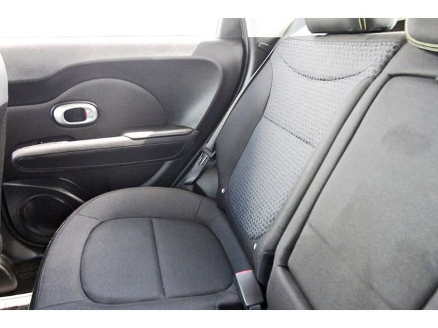 Used 2016 Kia Soul + image 11