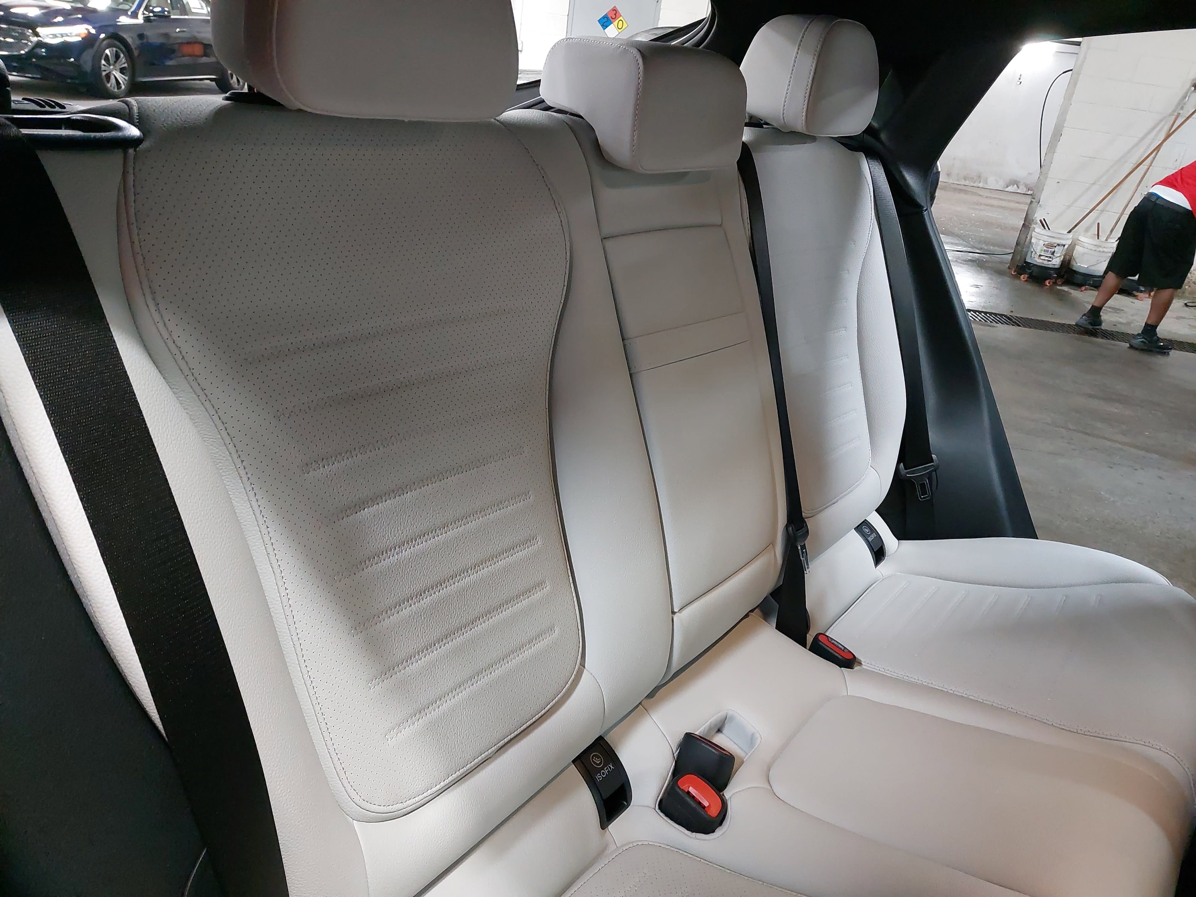 Used 2025 Mercedes-Benz GLC 300 4MATIC image 12