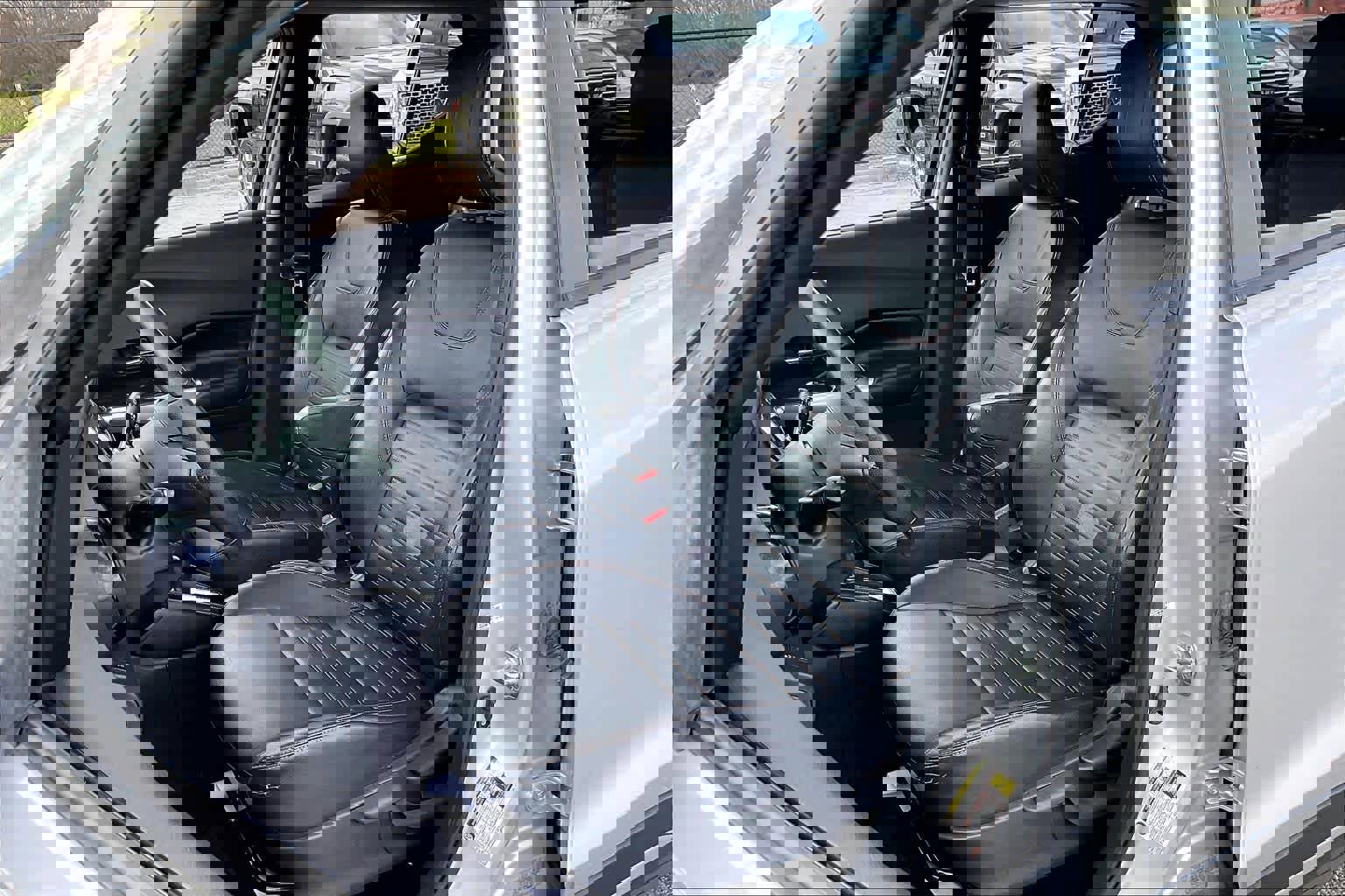 Used 2019 Nissan Kicks SR w/ SR Premium Package image 7